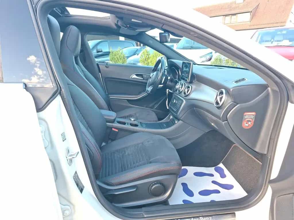 Mercedes-Benz CLA 180 AMG LINE 09/2015-photo-17