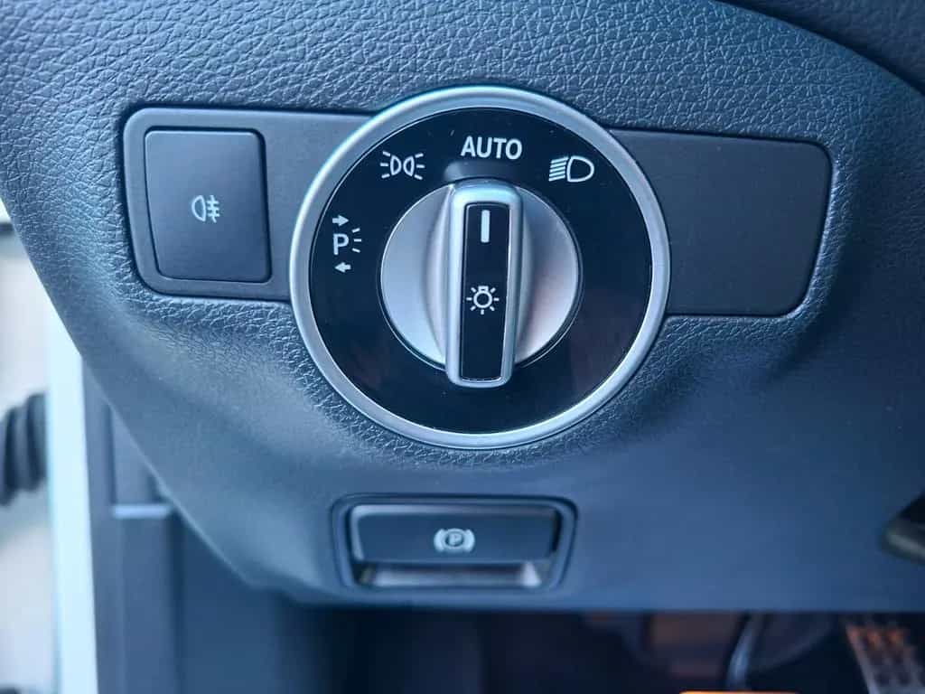 Mercedes-Benz CLA 180 AMG LINE 09/2015-photo-41