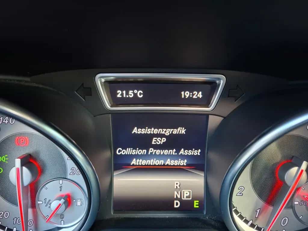 Mercedes-Benz CLA 180 AMG LINE 09/2015-photo-45