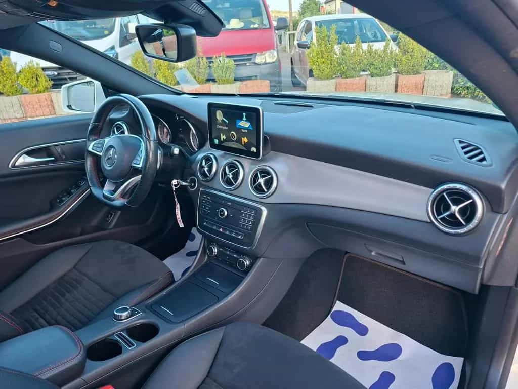 Mercedes-Benz CLA 180 AMG LINE 09/2015-photo-48