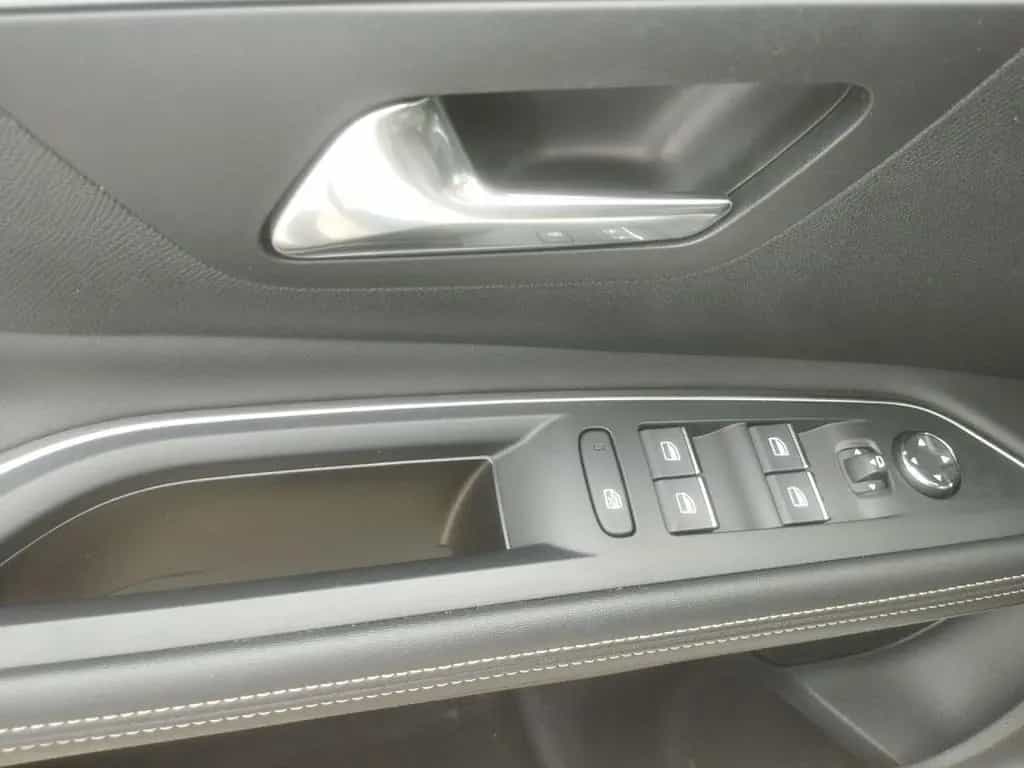 Peugeot 5008 GT Bluetooth Navi LED Klima Einparkhilfe 01/2024-photo-11