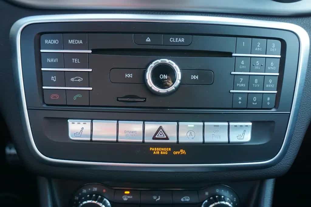 Mercedes-Benz CLA 200 AMG Line LED Navi Kamera Sitzheizung AHK 10/2019-photo-16