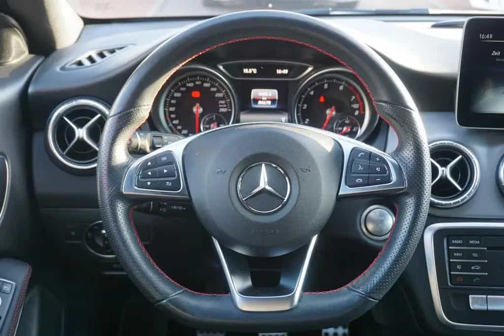 Mercedes-Benz CLA 200 AMG Line LED Navi Kamera Sitzheizung AHK 10/2019-photo-19