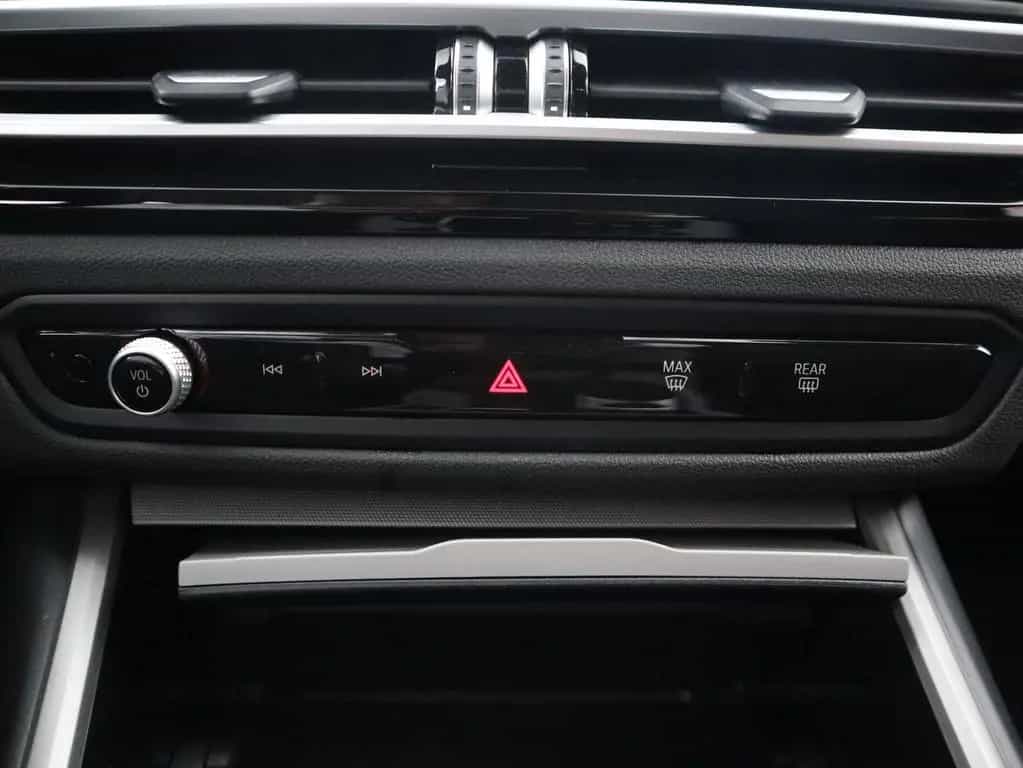 BMW 318 i LED Navi Tempomat Sitzheizung DAB Bluetooth 02/2023-photo-18