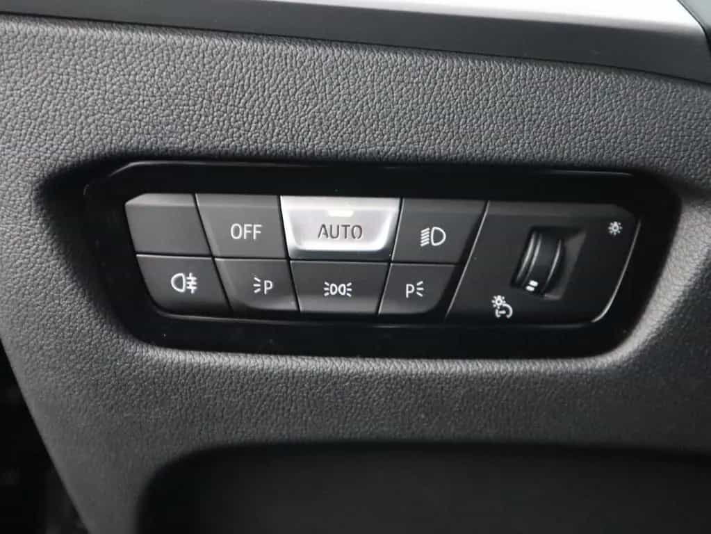 BMW 318 i LED Navi Tempomat Sitzheizung DAB Bluetooth 02/2023-photo-27