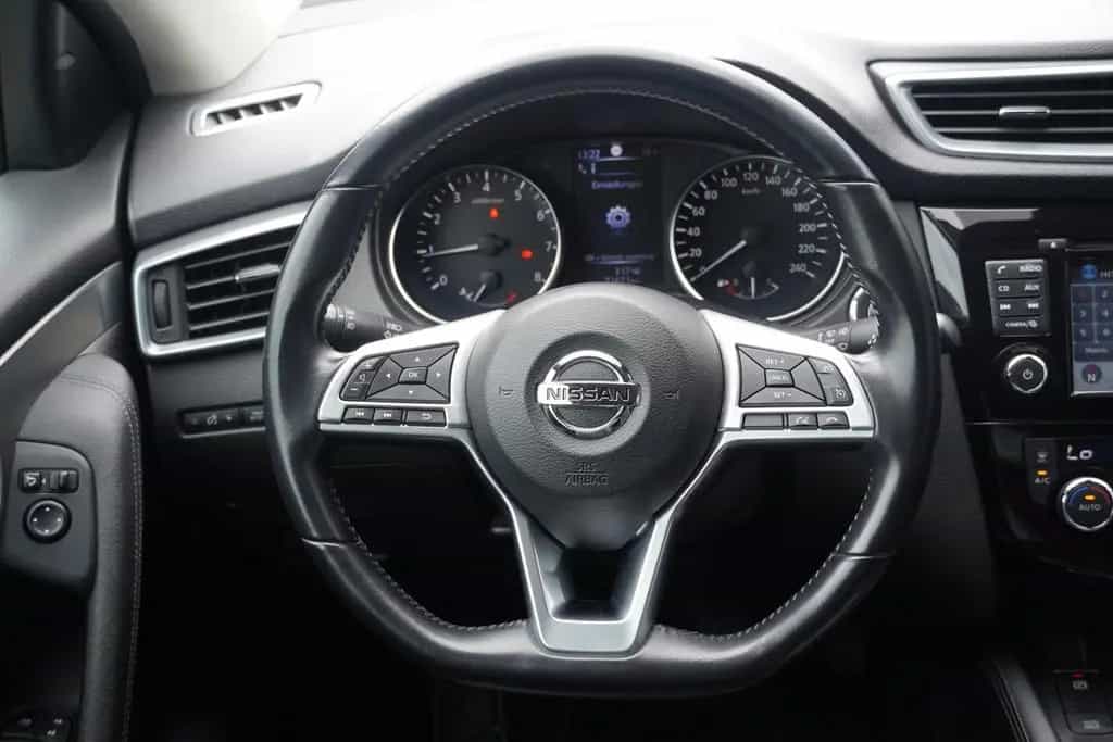Nissan Qashqai 1.2 Visia Klimaaut. LED Navi Kamera DAB 03/2018-photo-16