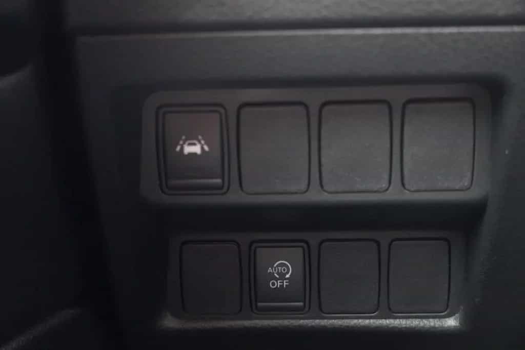 Nissan Qashqai 1.2 Visia Klimaaut. LED Navi Kamera DAB 03/2018-photo-22