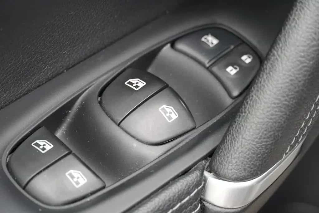 Nissan Qashqai 1.2 Visia Klimaaut. LED Navi Kamera DAB 03/2018-photo-24