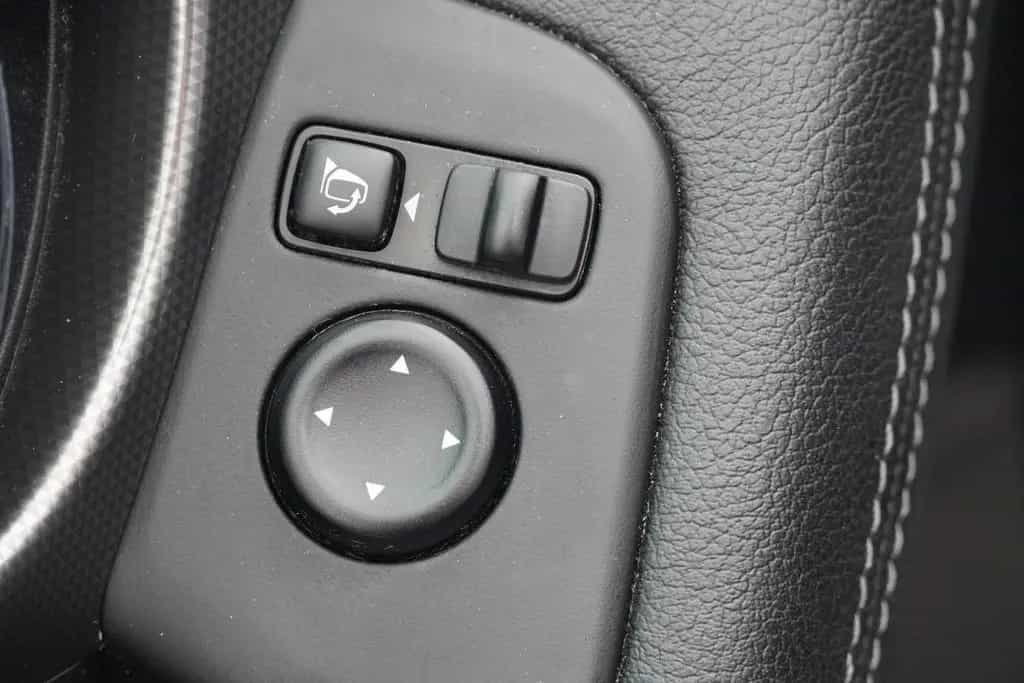 Nissan Qashqai 1.2 Visia Klimaaut. LED Navi Kamera DAB 03/2018-photo-25