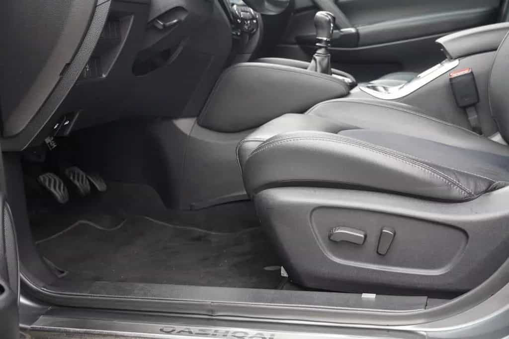 Nissan Qashqai 1.2 Visia Klimaaut. LED Navi Kamera DAB 03/2018-photo-27