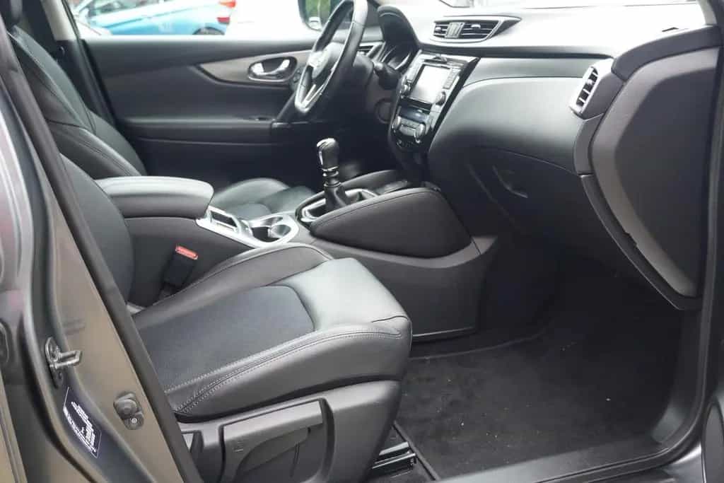 Nissan Qashqai 1.2 Visia Klimaaut. LED Navi Kamera DAB 03/2018-photo-29