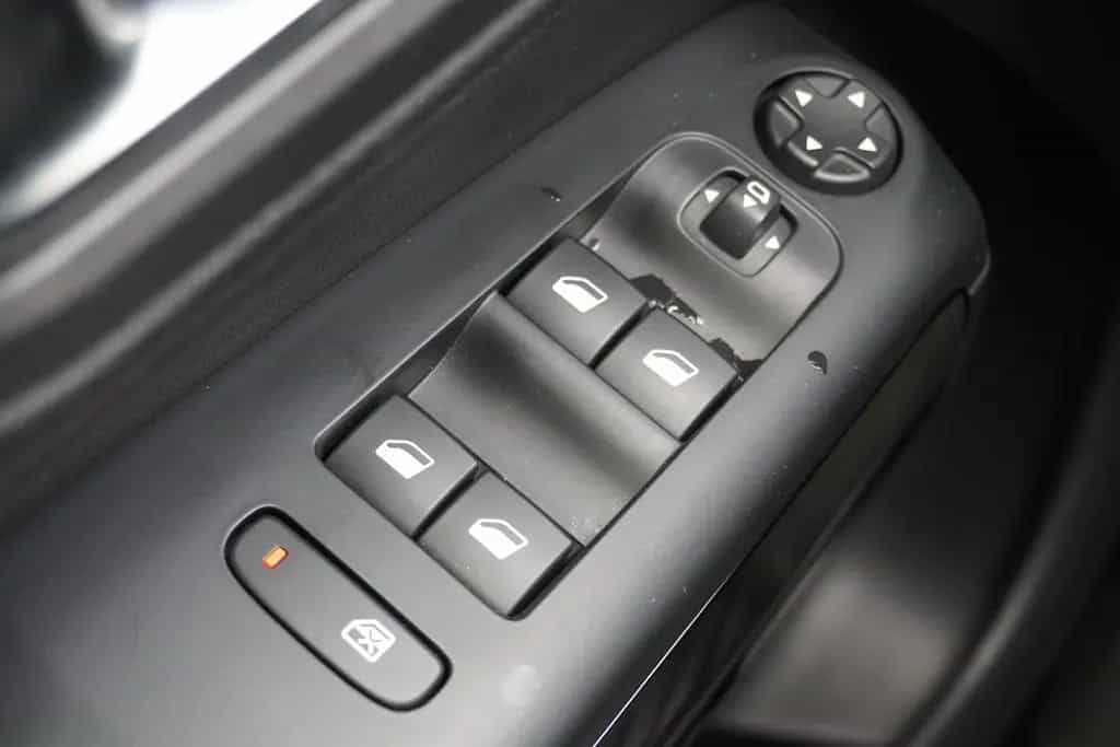 Citroën C5 Aircross 1.2 M-Hybrid Plus Aut. LED Navi 360° 03/2025-photo-18