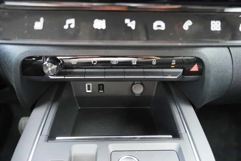 Citroën C5 Aircross 1.2 M-Hybrid Plus Aut. LED Navi 360° 03/2025-photo-23