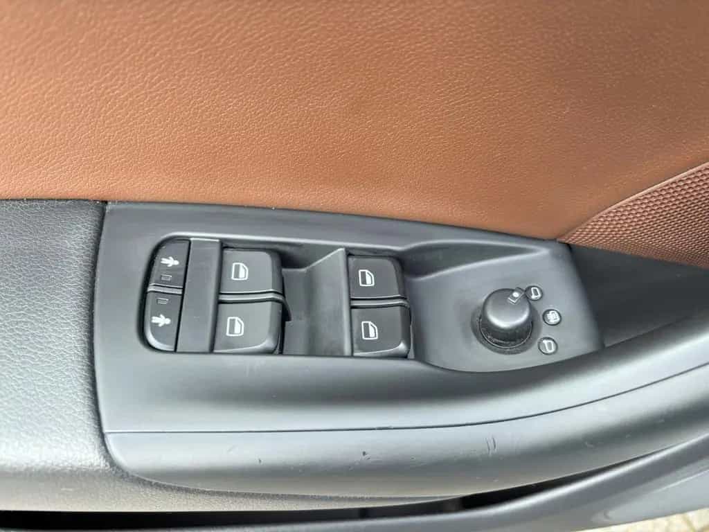 Audi Q3 2.0 TFSI Quattro*S-Line*Auto*Leder*Navi*Xenon 11/2012-photo-32
