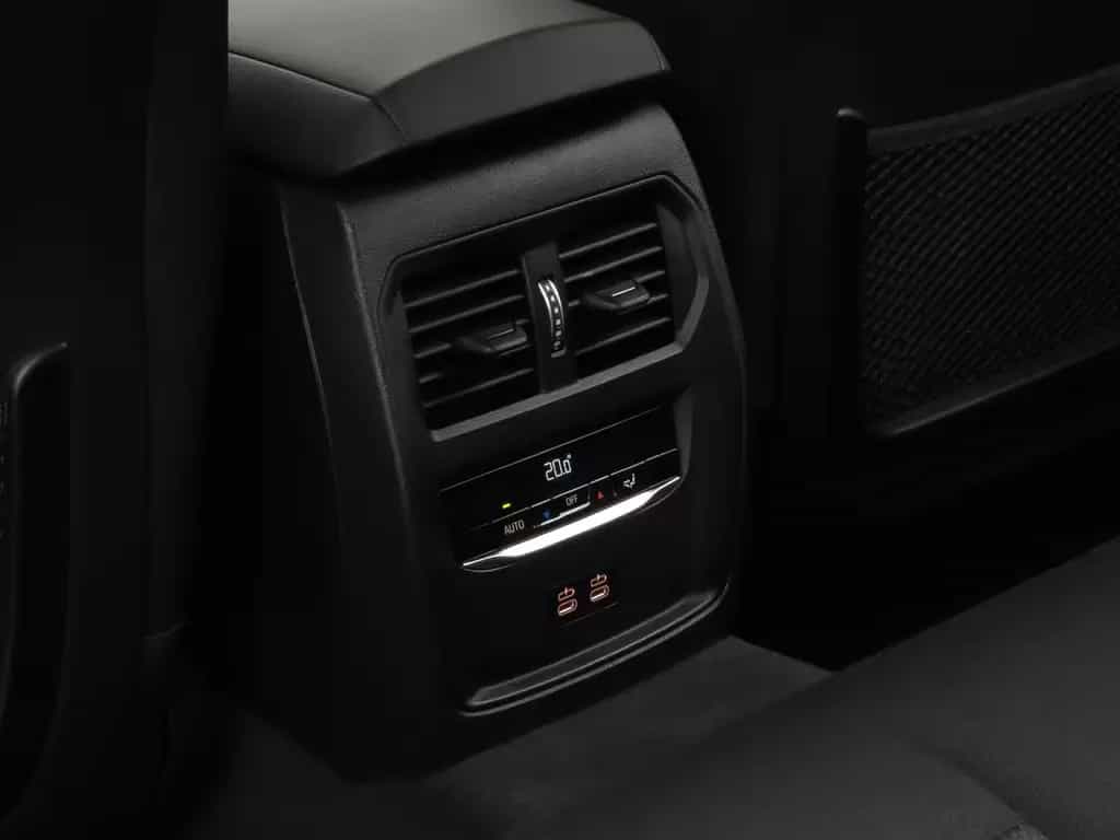 BMW 330 i xD DAB HUD CockPitPro PDCFernlichtassist 10/2022-photo-27