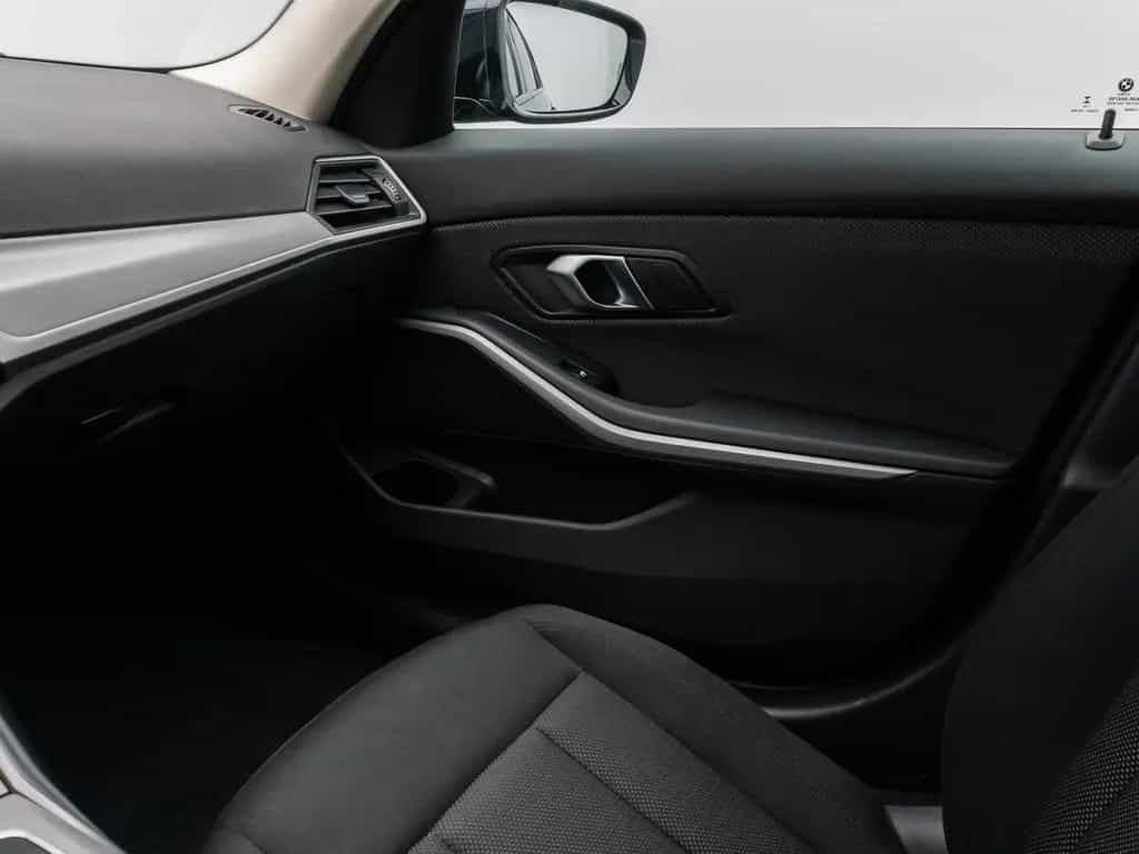 BMW 318 i DAB PDC Widscreen Geschwindigkeitsreg LED 10/2024-photo-31