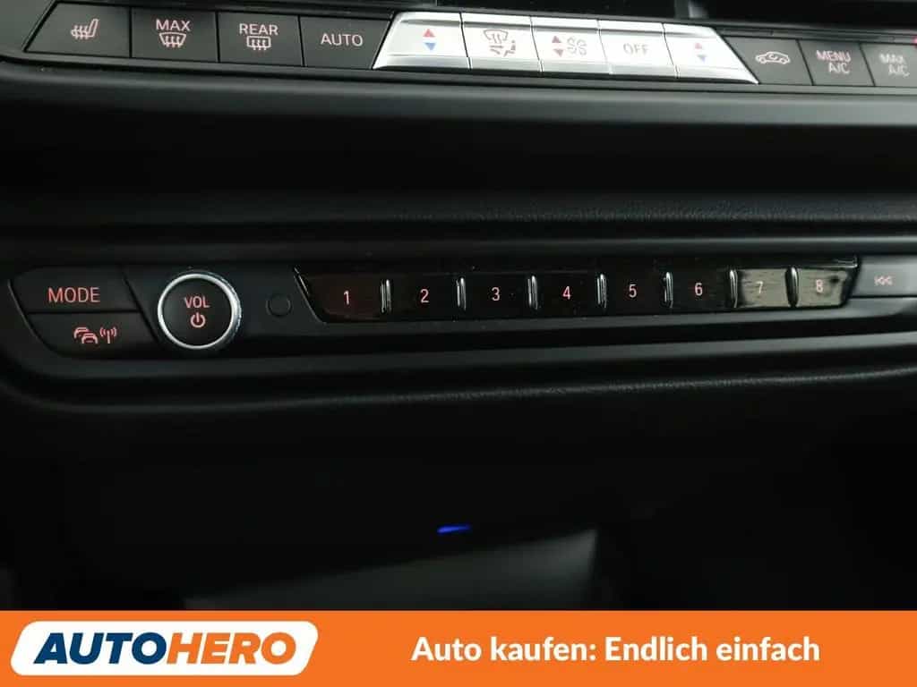 BMW M135 1er M135i xDrive Aut.*NAVI*TEMPO*PDC*SHZ*ALU* 07/2020-photo-24