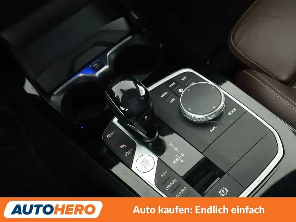 BMW M135 1er M135i xDrive Aut.*NAVI*TEMPO*PDC*SHZ*ALU* 07/2020-photo-25