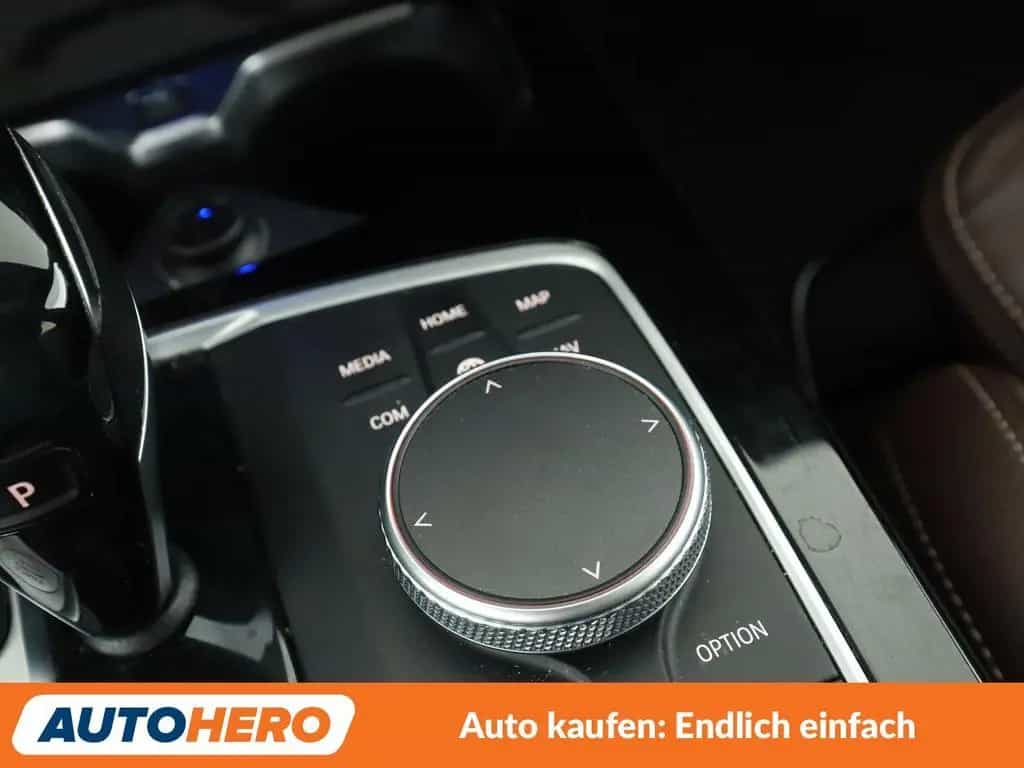 BMW M135 1er M135i xDrive Aut.*NAVI*TEMPO*PDC*SHZ*ALU* 07/2020-photo-27