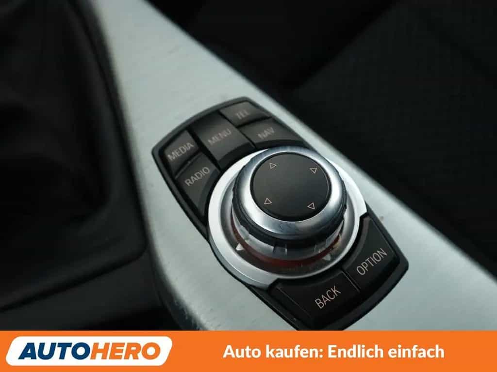 BMW 120 1er 120i M Sport*NAVI*TEMPO*PDC*SHZ*LIM* 08/2017-photo-25