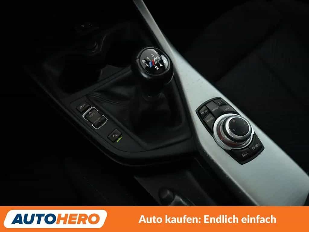 BMW 120 1er 120i M Sport*NAVI*TEMPO*PDC*SHZ*LIM* 08/2017-photo-26