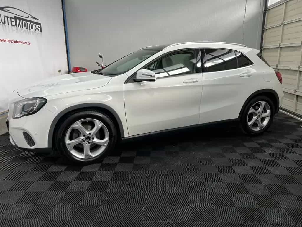 Mercedes-Benz GLA 180 Urban *Autom *LED-SW *Pano *DAB 07/2019-photo-2