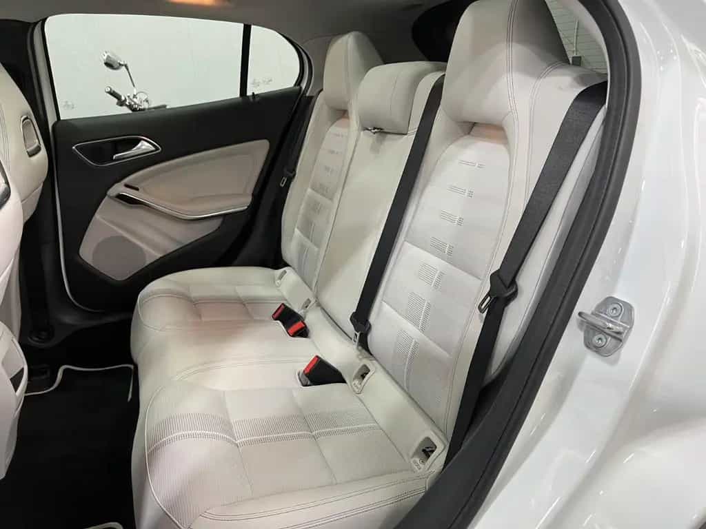 Mercedes-Benz GLA 180 Urban *Autom *LED-SW *Pano *DAB 07/2019-photo-24