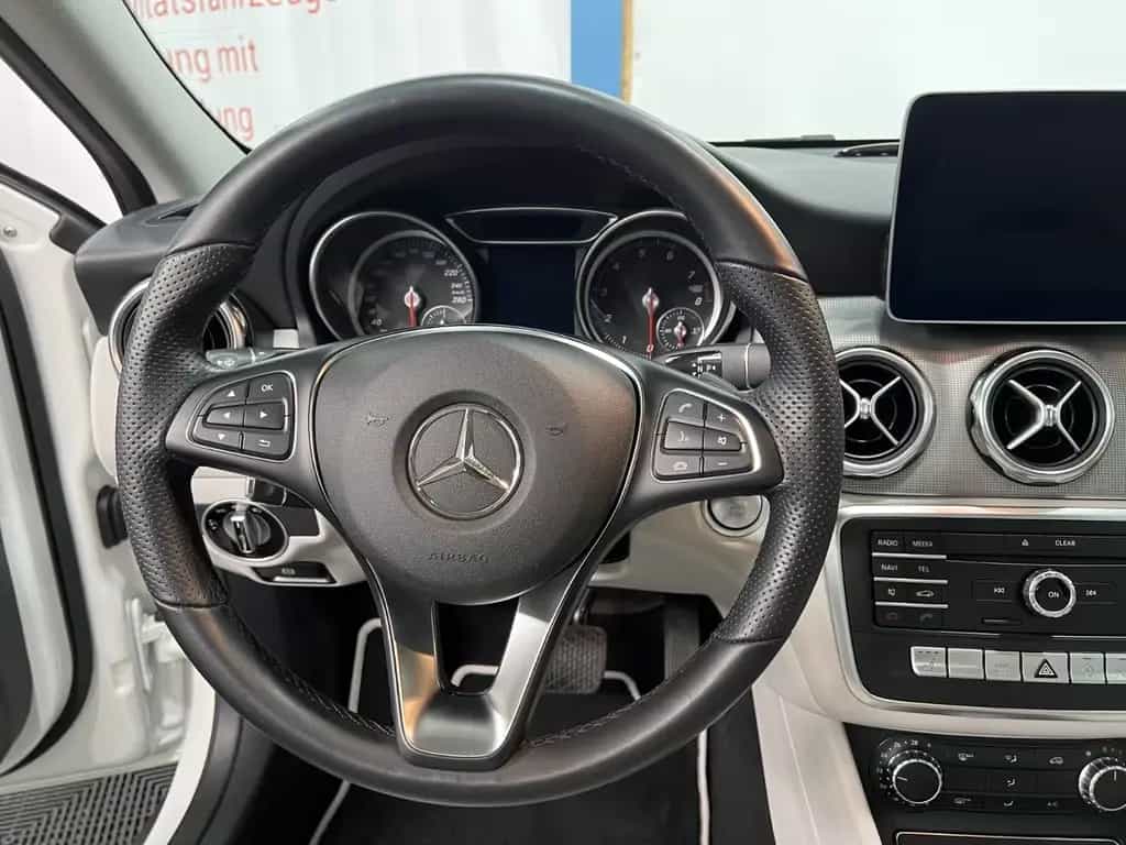 Mercedes-Benz GLA 180 Urban *Autom *LED-SW *Pano *DAB 07/2019-photo-27