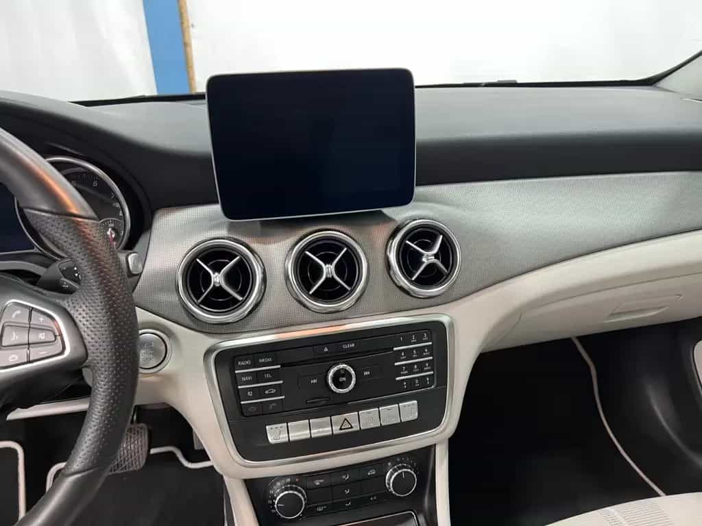 Mercedes-Benz GLA 180 Urban *Autom *LED-SW *Pano *DAB 07/2019-photo-28