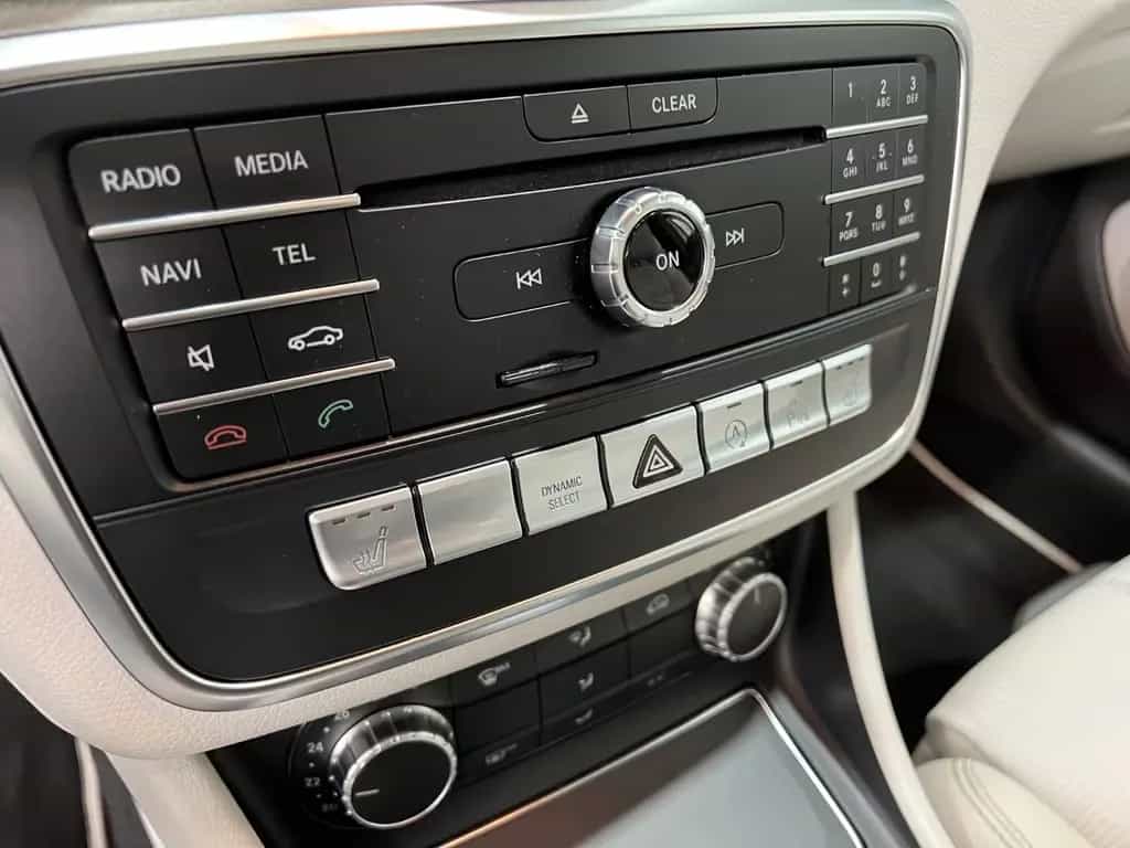 Mercedes-Benz GLA 180 Urban *Autom *LED-SW *Pano *DAB 07/2019-photo-32