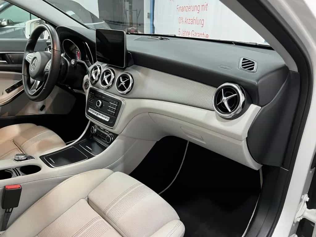 Mercedes-Benz GLA 180 Urban *Autom *LED-SW *Pano *DAB 07/2019-photo-38