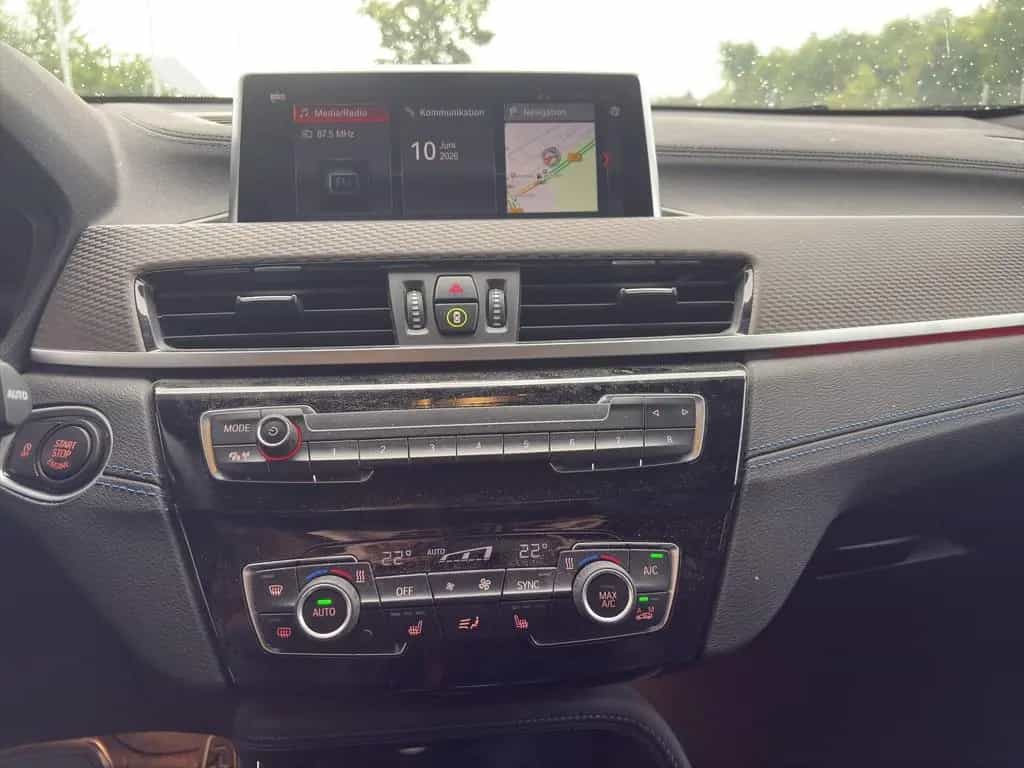 BMW X2 sDrive20i M Sport AHK Panorama Rückfahrkamera 12/2021-photo-8
