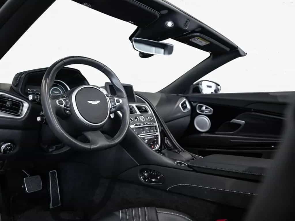 Aston Martin DB11 V8 Volante Aston Martin Hamburg 05/2020-photo-2