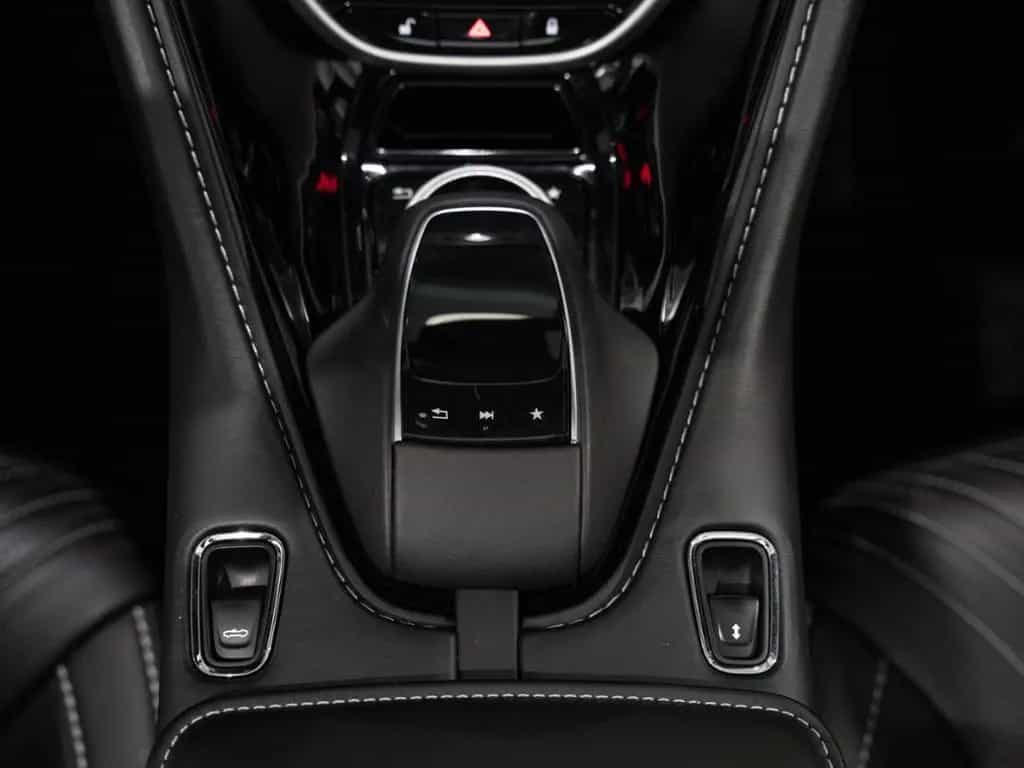 Aston Martin DB11 V8 Volante Aston Martin Hamburg 05/2020-photo-25