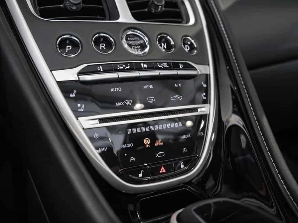 Aston Martin DB11 V8 Volante Aston Martin Hamburg 05/2020-photo-29