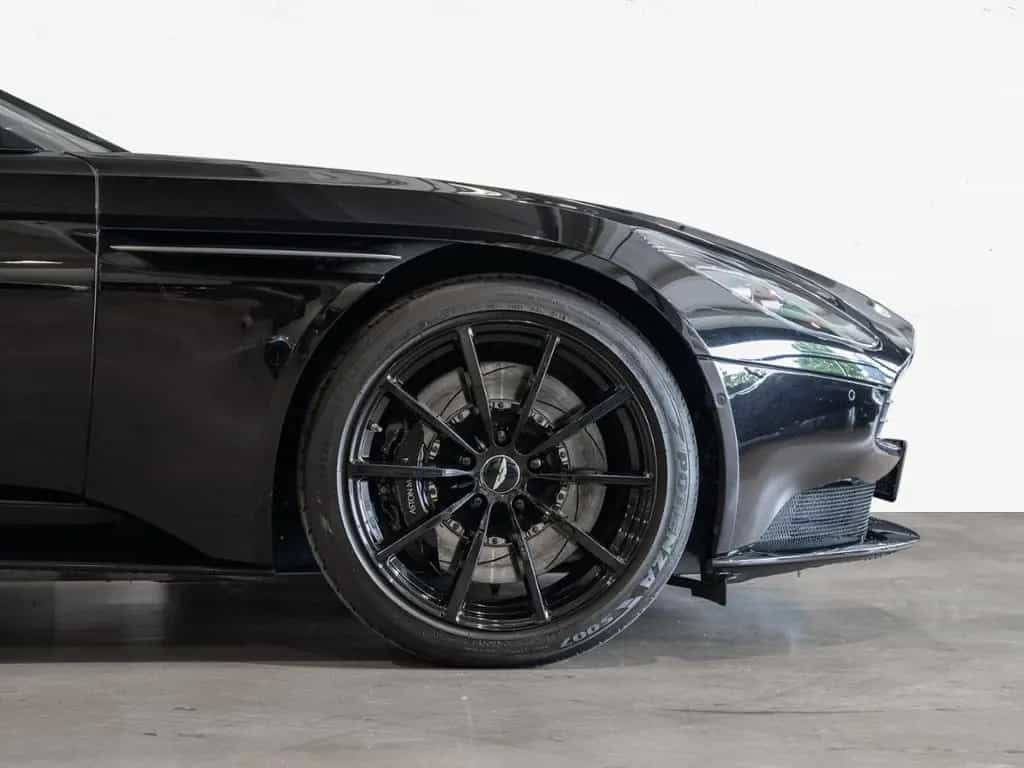 Aston Martin DB11 V8 Volante Aston Martin Hamburg 05/2020-photo-3