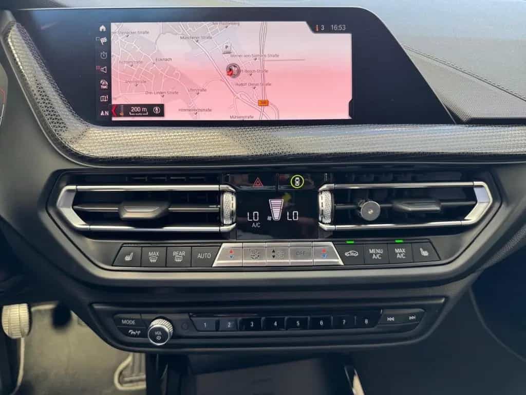 BMW 118 i LUXURY +LEDER+NAVI+LED+PDC+SHZ+PRIVACY+MFL 07/2020-photo-19