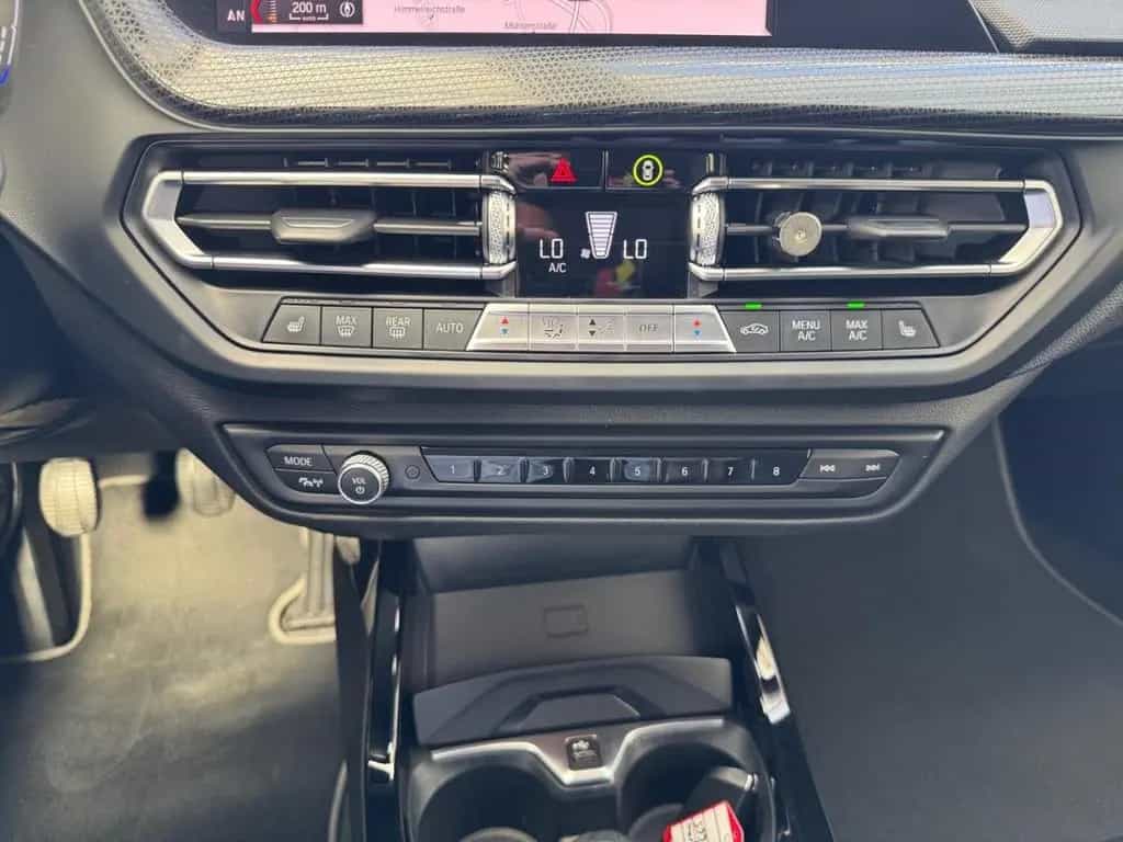 BMW 118 i LUXURY +LEDER+NAVI+LED+PDC+SHZ+PRIVACY+MFL 07/2020-photo-20