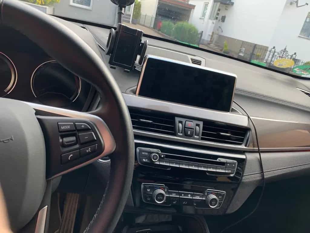 BMW X1 sDrive18d - 03/2021-photo-8