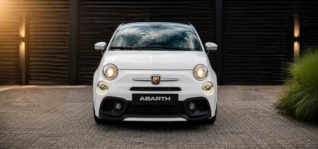 Abarth 595C 1.4 T-Jet 16V Cabrio Automat 04/2016-photo-3