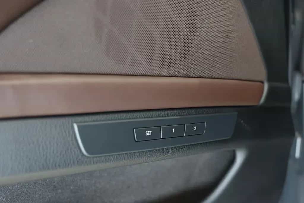 BMW 550 i M-Paket Performance* Sitzhzg*KAM*Navi*HUD 07/2016-photo-11