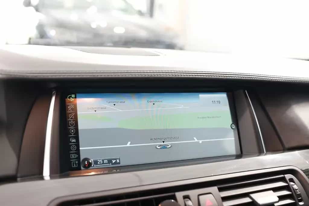 BMW 550 i M-Paket Performance* Sitzhzg*KAM*Navi*HUD 07/2016-photo-19