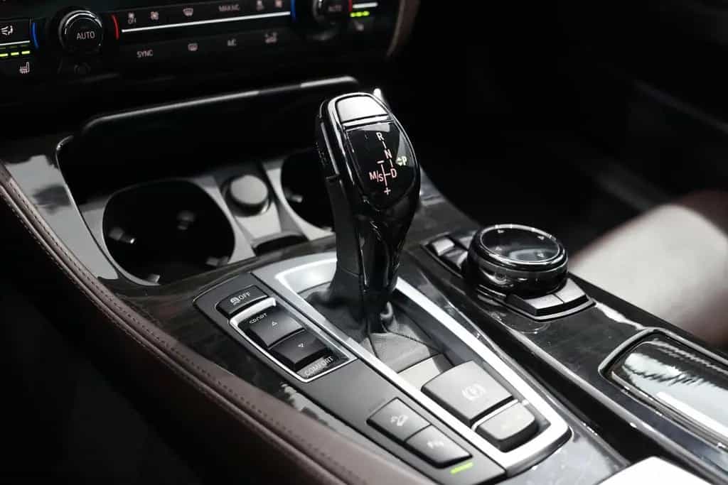 BMW 550 i M-Paket Performance* Sitzhzg*KAM*Navi*HUD 07/2016-photo-24