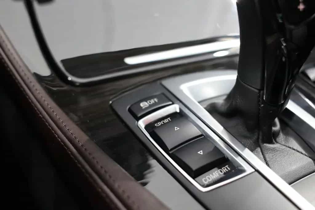 BMW 550 i M-Paket Performance* Sitzhzg*KAM*Navi*HUD 07/2016-photo-25