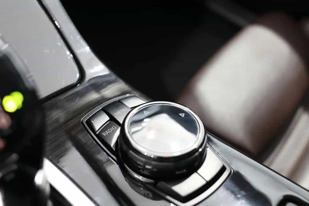 BMW 550 i M-Paket Performance* Sitzhzg*KAM*Navi*HUD 07/2016-photo-27