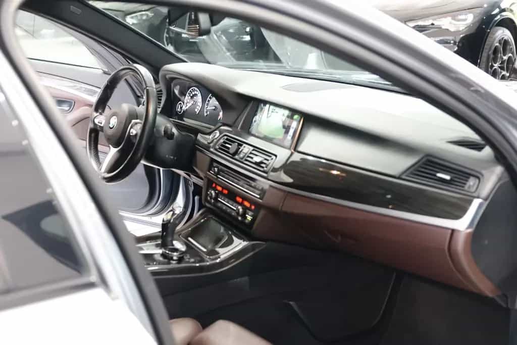 BMW 550 i M-Paket Performance* Sitzhzg*KAM*Navi*HUD 07/2016-photo-28
