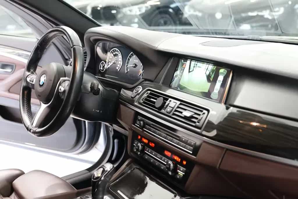 BMW 550 i M-Paket Performance* Sitzhzg*KAM*Navi*HUD 07/2016-photo-29