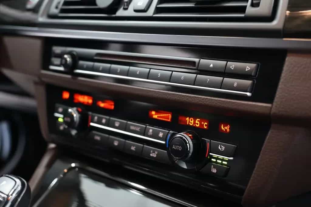 BMW 550 i M-Paket Performance* Sitzhzg*KAM*Navi*HUD 07/2016-photo-31