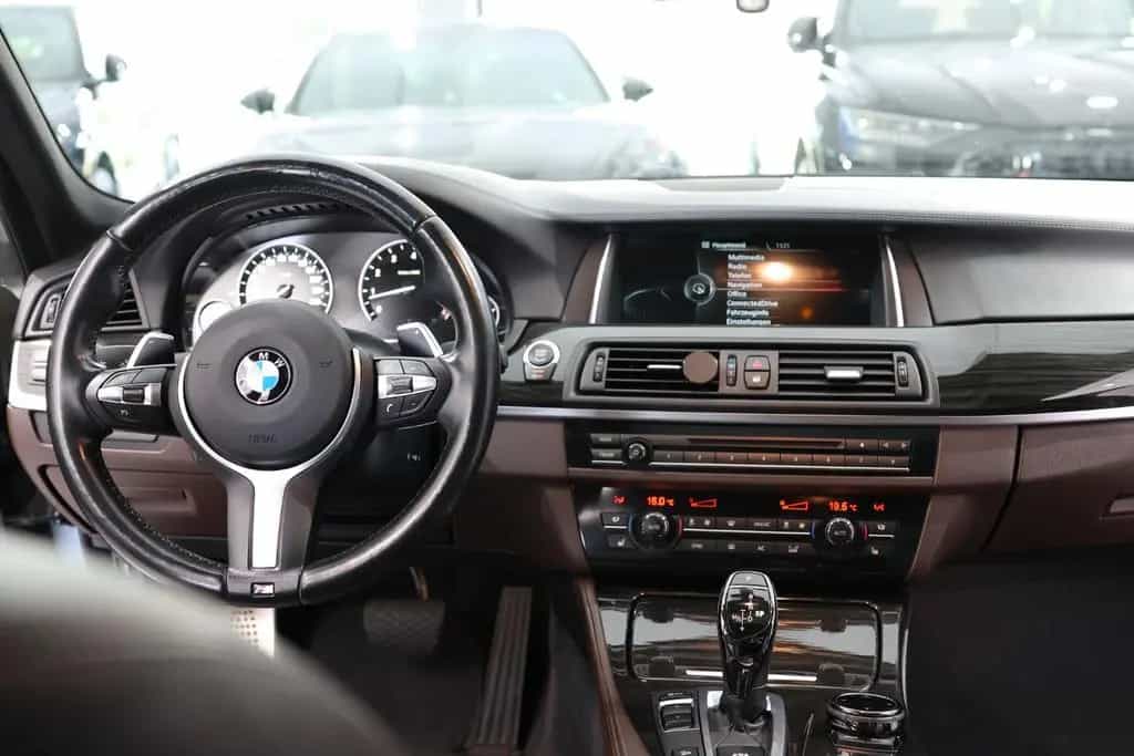 BMW 550 i M-Paket Performance* Sitzhzg*KAM*Navi*HUD 07/2016-photo-34