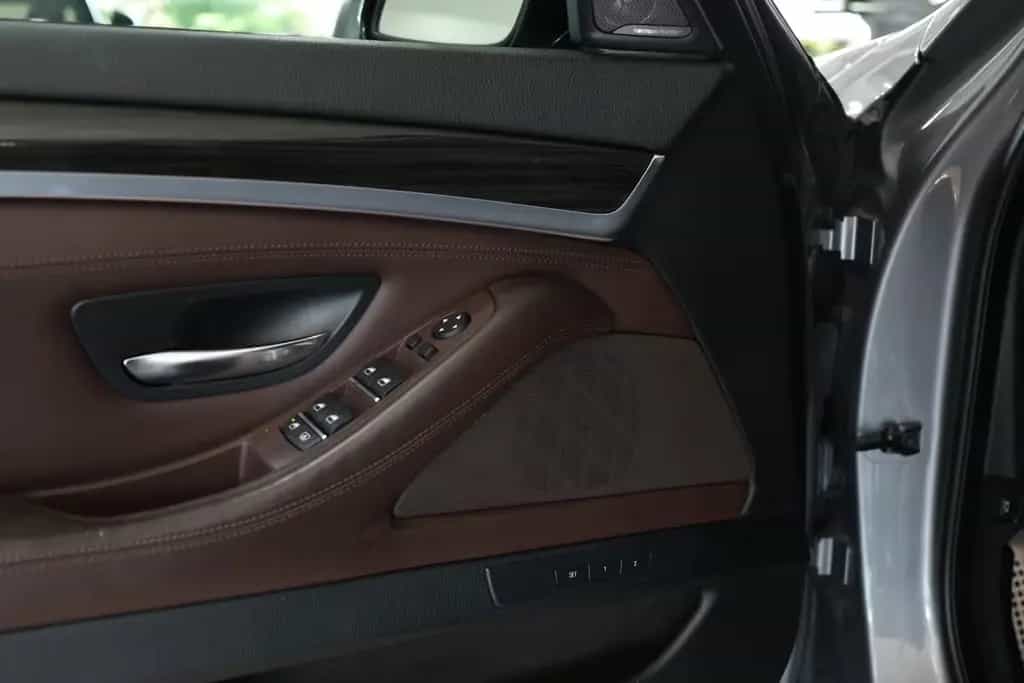 BMW 550 i M-Paket Performance* Sitzhzg*KAM*Navi*HUD 07/2016-photo-6